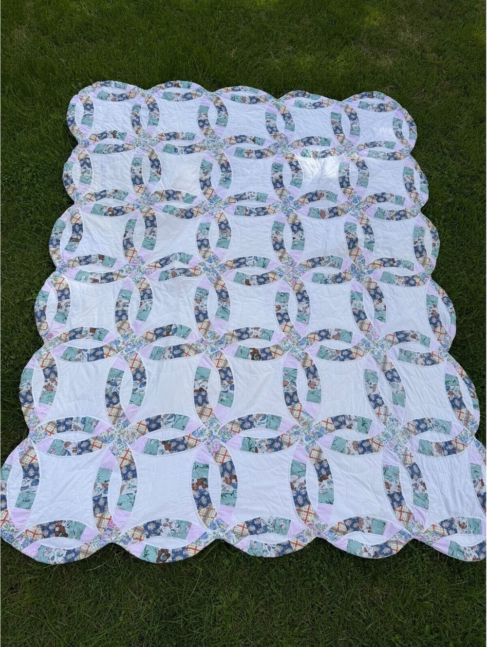 Vintage Scalloped Double Wedding Ring Quilt 80x65